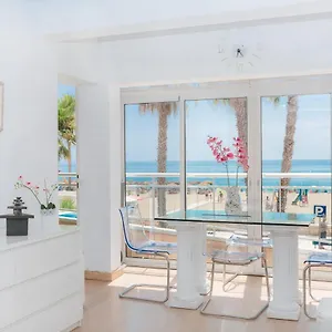 https://apartamento-lujo-frente-al-mar-centro-de-malaga.hotelsinnerja.org